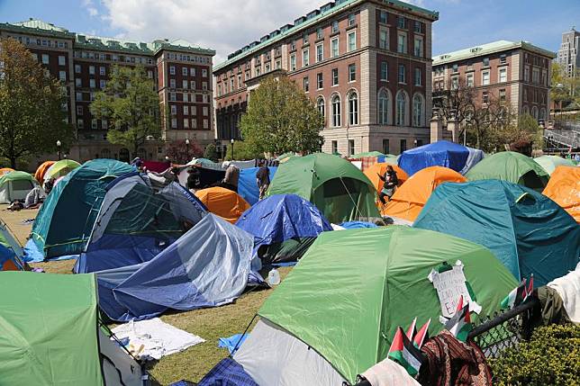 This photo shows tents of the “Gaza Solidarity Encampment” at Columbia University in New York City, the United States, April 26, 2024. (Xinhua/Liu Yanan)