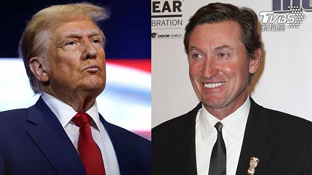 川普（Donald Trump）挺NHL冰球傳奇格雷茨基（Wayne Gretzky）。（圖／shutterstock 達志影像）