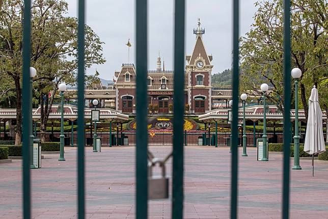 Hong Kong Disneyland has already agreed to lend a 60-hectare vacant plot to build quarantine facilities. Photo: Bloomberg