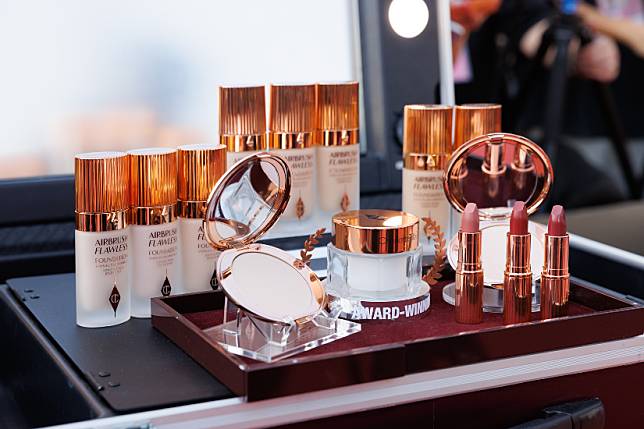 Charlotte Tilbury 輕盈無瑕底妝系列及摩登霧感唇膏