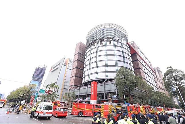 台中新光三越發生氣爆。圖／台中市長盧秀燕臉書