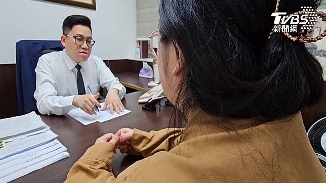 融資公司遊走灰色地帶，債務人限負債輪迴。（圖／TVBS）