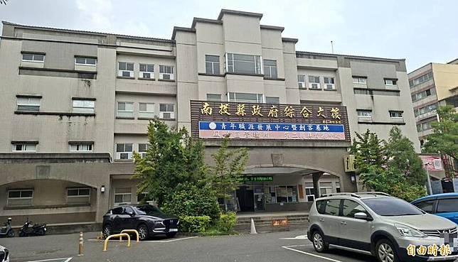南投縣綜合大樓使用約僅25年，未達公共建物使用年限。(記者張協昇攝)