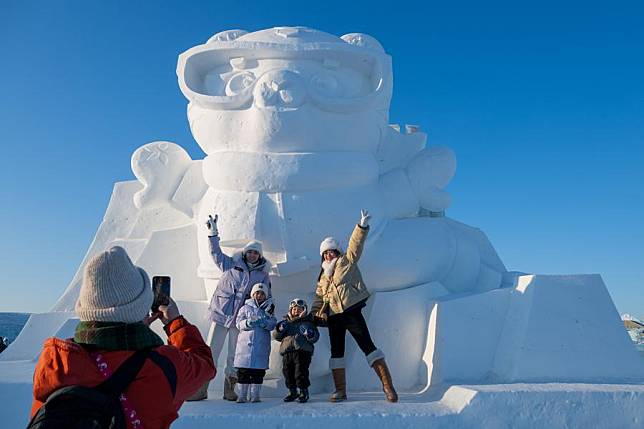 People pose for photos with a snow sculpture of &ldquo;Binbin,&rdquo; mascot of the 2025 Asian Winter Games, at the Harbin Ice-Snow World in Harbin, capital of northeast China's Heilongjiang Province, Jan. 3, 2025. (Xinhua/Zhang Tao)