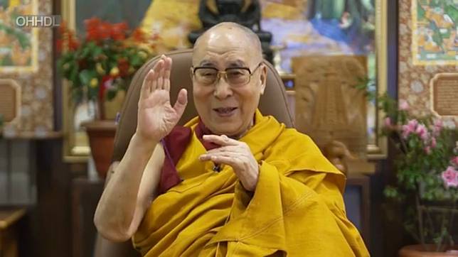 西藏流亡政府司政邊巴次仁曾表示，達賴喇嘛迫切希望解決中國與西藏之間的爭端。而他近日將與捷克政要會面。圖為達賴喇嘛。   圖：取自達賴喇嘛臉書(資料照)