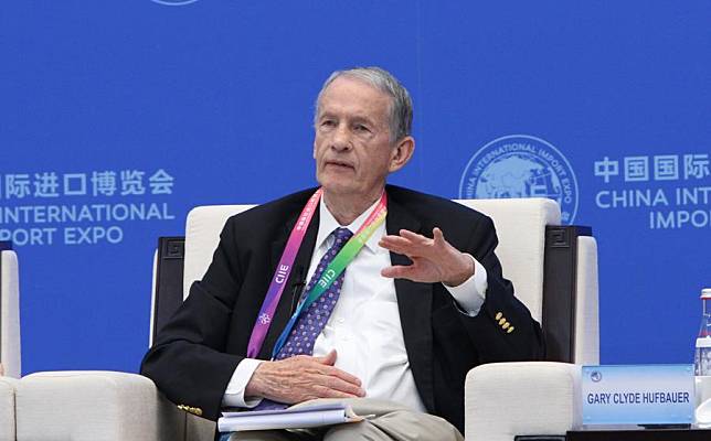 Gary Clyde Hufbauer, senior fellow of Peterson Institute for International Economics, addresses the parallel session &ldquo;Opening-up, Regulation and Business Environment&rdquo; of the second Hongqiao International Economic Forum in Shanghai, east China, Nov. 5, 2019. (Xinhua/Fang Zhe)