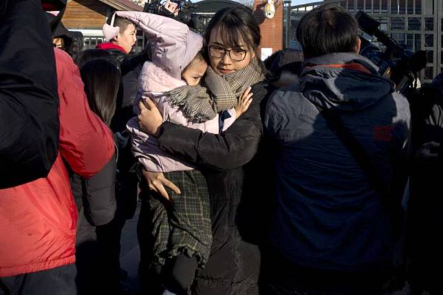 中國北京市「紅黃藍教育機構」新天地幼兒園日前傳出教師虐童事件，震驚中國社會（AP） 