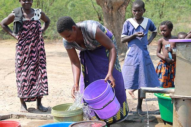 Ruth Millias (front) fetches water at Kaleso Village in Malawi's southern Nsanje District, Aug. 28, 2024. (United Nations Children's Fund/Handout via Xinhua)