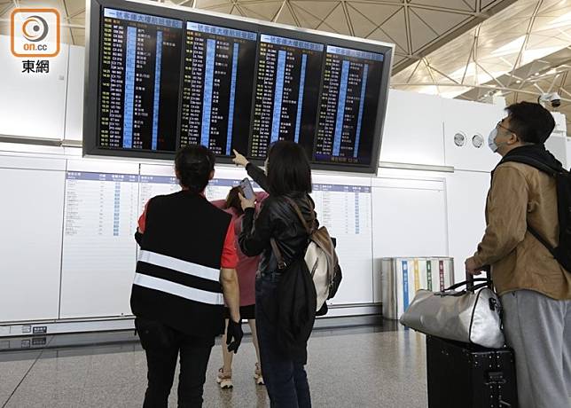 日本限制本港航班降落，大批旅客行程大受影響。
