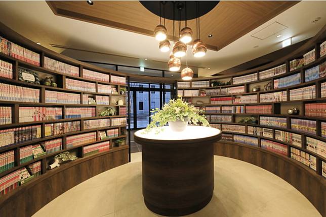 科爾飯店旗下的福岡天神Comic & Books昆特莎飯店，彷如一座漫畫圖書館。圖/万京國際行銷提供