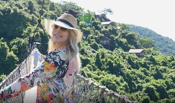 Italian social media celebrity Yasmin Von Roon gets a chance to visit the Bird’s Nest Resort that she has been looking forward to seeing at the Yalong Bay Tropical Paradise Forest Park.