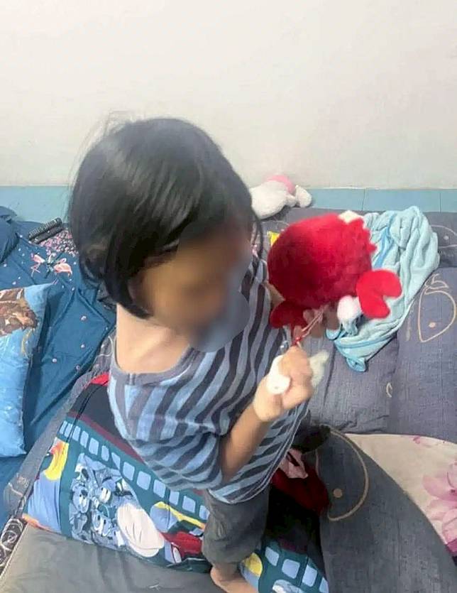 ลูกสาวถูกพ่อแท้ ๆ บังคับอมอวัยวะเพศ