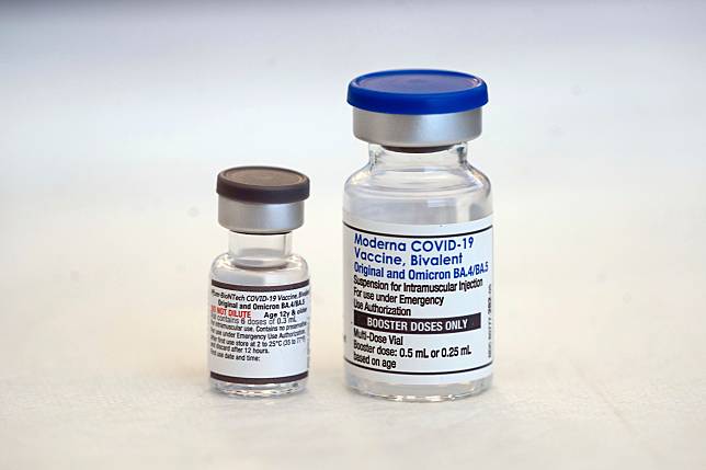 次世代輝瑞BNT（左）和次世代莫德納疫苗（右）。美聯社／達志影像