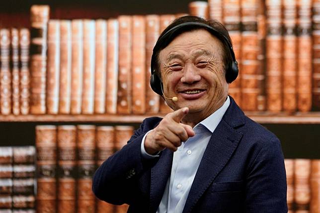 Huawei founder Ren Zhengfei attends a panel discussion at the company headquarters in Shenzhen, Guangdong province, China June 17, 2019. Photo: Reuters