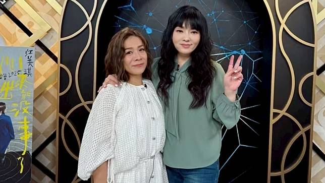 江美琪（左）和唐綺陽相見歡。華納音樂提供