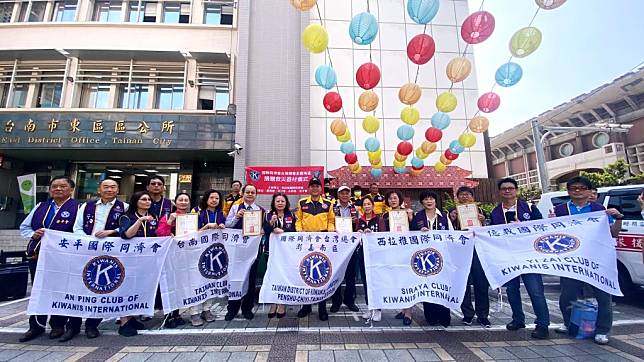 台南市唯一的民間救援組織－虎尾寮社區救援大隊獲國際同濟會捐贈器材和車輛，救援能力大大提升。 （記者陳俊文攝）