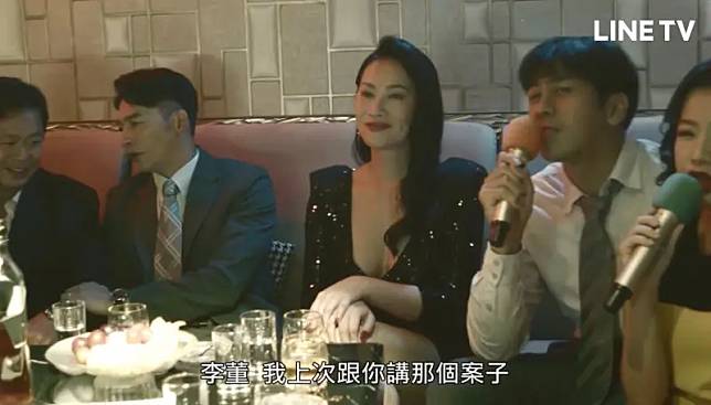 ▲安心亞看到温昇豪（左二）的《開創者》酒店戲傻眼，氣呼呼說「那個胸部很大」。（圖／翻攝LINE TV）