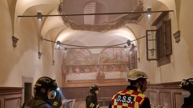 義大利婚禮突發生意外，地板破3米寬大洞，眾人從4公尺處下墜。（圖／翻攝自Filippo Montinari臉書）