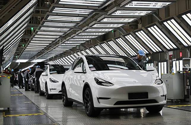 Employees work at Tesla's Shanghai Gigafactory in east China's Shanghai, Dec. 22, 2023. (Xinhua/Fang Zhe)