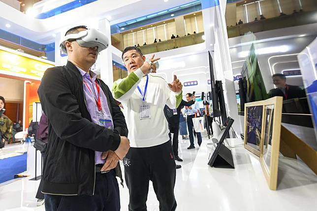 A visitor learns about a VR device during an exhibition of the 11th China Internet Audio and Video Convention in Chengdu, southwest China's Sichuan Province, March 28, 2024. (Xinhua/Tang Wenhao)