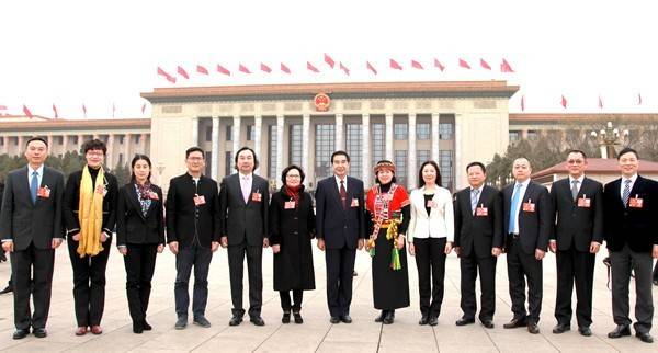 中國13名「台灣省人民代表」召開會議，稱讚中國強大。(圖取自中國「全國台聯」)