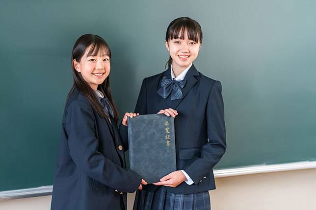日本37歲單親媽20年前懷孕輟學，2025年竟成為18歲女兒的高三同學，白天工作、夜間苦讀，還兼任家長會長，今年順利畢業勵志全網！示意圖／取自photoAC