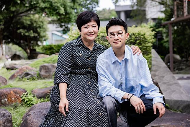 崔佩儀(左)、貝克宇母子。記者沈昱嘉／攝影