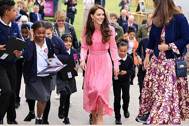 凱特王妃當天穿的粉紅色洋裝，她過去也穿過。（翻攝RHS - Royal Horticultural Society臉書）