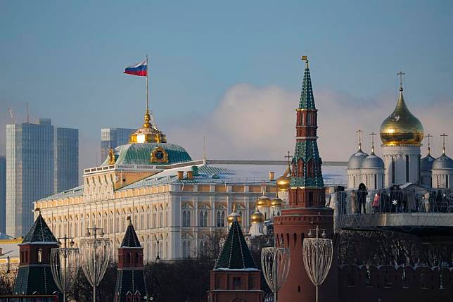 Russian national flag waves at the Kremlin in Moscow, Russia, Jan. 6, 2023. (Photo by Alexander Zemlianichenko Jr/Xinhua)