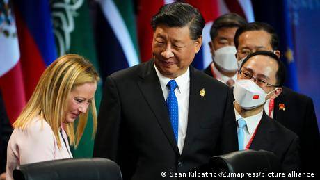 中國國家主席習近平和意大利總理梅洛尼2022年11月15日在巴釐島峰會上