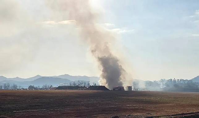 ▲韓國濟州航空一架飛機墜毀在務安國際機場，目前已確認28人死亡。（圖／美聯社／達志影像）