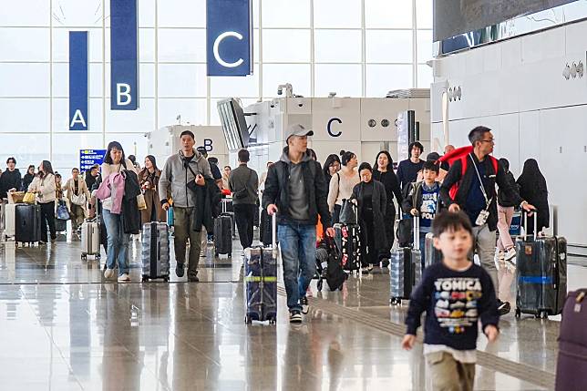 旅遊界料今年聖誕假外遊市民增加，而航空公司運力恢復或下調機票價格。(資料圖片／中通社)