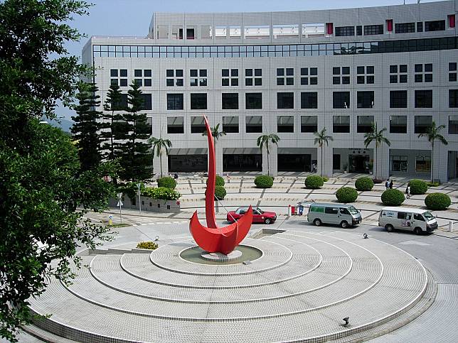 圖為香港科技大學的地標「紅鳥」。(圖：維基百科)