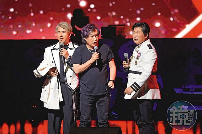 康康（中）因為舞台效果佳，連續2年主持胡瓜（右）領軍的「鑽石舞台之夜」，與歐漢聲（左）同台。