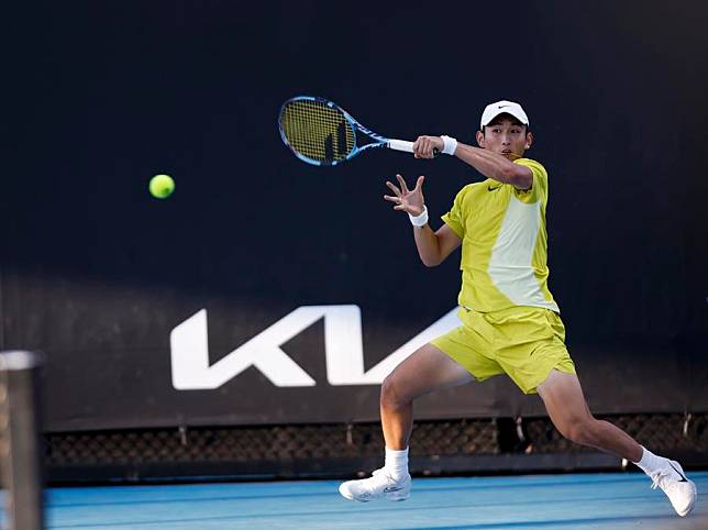 Shang Juncheng of China hits a return during the men's singles 1st round match between Shang Juncheng of China and Davidovich Fokina of Spain at Australian Open in Melbourne, Australia, Jan. 13, 2025. (Xinhua/Ma Ping)