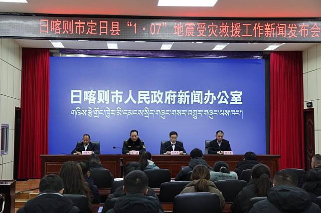 This photo taken on Jan. 7, 2025 shows a press conference held by the city of Xigaze on the disaster relief work after a 6.8-magnitude earthquake jolted Dingri County in the city of Xigaze, southwest China's Xizang Autonomous Region. (Xinhua/Jiang Fan)