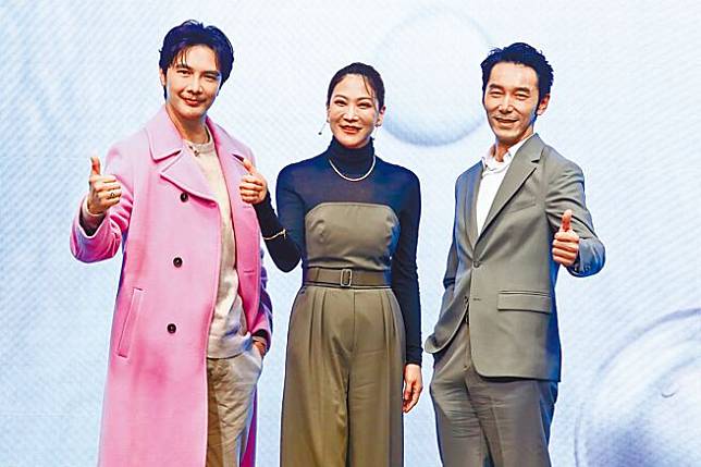 謝佳見（左起）、吳依霖、李李仁23日一起出席品牌20周年活動。（鄧博仁攝）