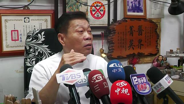 法醫高大成分析男嬰棄屍案。（圖／中天新聞）