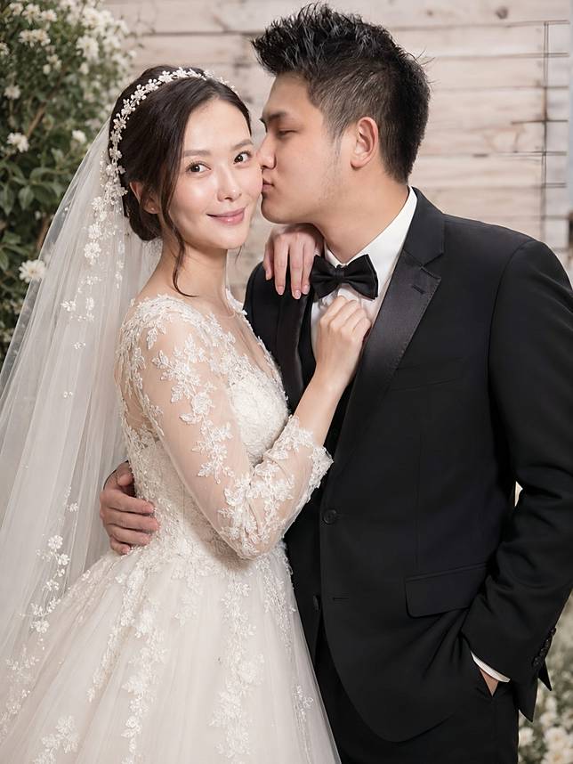 蕭淑慎(左)、梁軒安婚紗照。(翻攝自臉書)