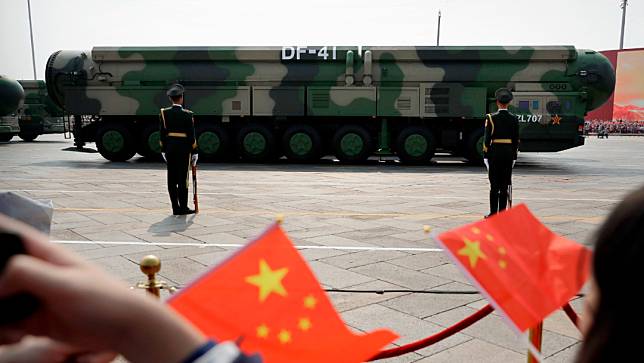2019年10月1日，中國建國70週年閱兵典禮上展出東風-41（DF-41）核彈道飛彈。美聯社