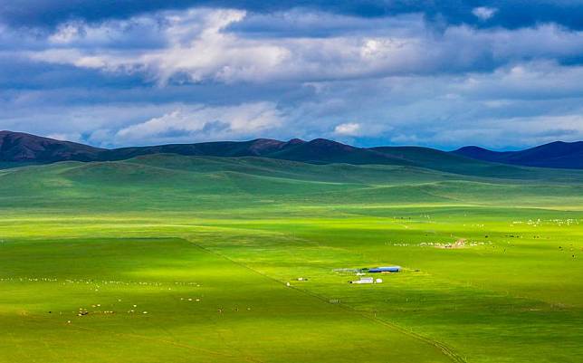 An aerial drone photo taken on July 16, 2024 shows the scenery of a grassland in West Ujimqin Banner of Xilingol League, north China's Inner Mongolia Autonomous Region. (Xinhua/Lian Zhen)