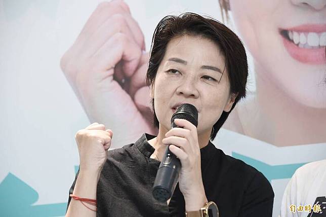 台北市長參選人黃珊珊30日出席「陳思宇競選辦公室暖屋活動」上台致詞。(記者塗建榮攝)