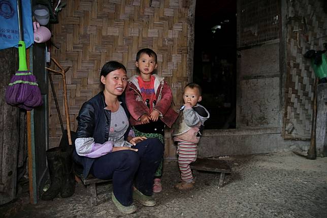 Inside China's last cave village, where people live in total darkness |  Goldthread | LINE TODAY