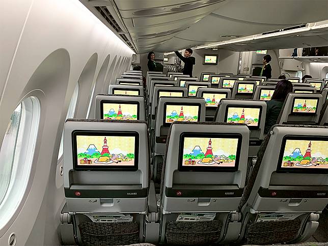 7月起現役軍人從國內機場搭乘6家國籍航空的國際線班機，登機時憑軍人身分證即可享有優先登機的禮遇優惠。（圖：張柏仲攝）
