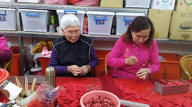 千歲團巧手出媽祖香火袋成風景