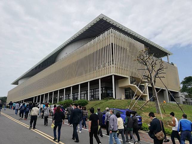 福祿壽生命藝術園區是苗栗縣知名的殯葬園區，每天都有大批民眾前往弔唁亡者或參加告別式。記者吳傑沐／攝影