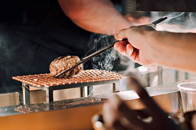 漢堡排名店「挽肉と米」宣布本月12日將重新開幕。（圖／翻攝自FB公開粉專／挽肉と米）