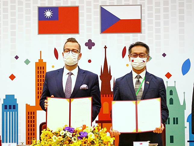 台灣與捷克23日簽署「台捷半導體科技合作備忘錄」、「台捷教育合作備忘錄」，兩國關係邁入新的里程碑 (央廣記者王照坤 攝)
