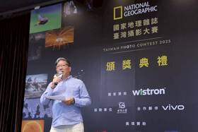 ▲《國家地理》雜誌中文版總編輯李永適於頒獎典禮中分享，2025年大賽共徵集16,060件參賽作品，創下歷史新高。