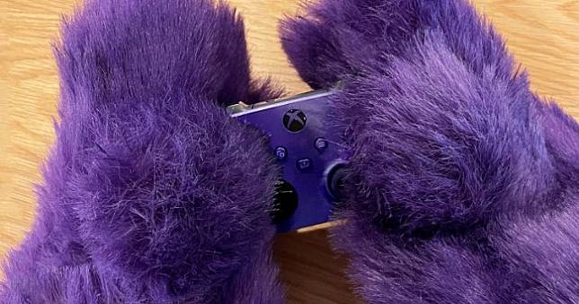 奶昔大哥紫色迷因再度翻紅，微軟送了一隻新出的Xbox紫色控制器